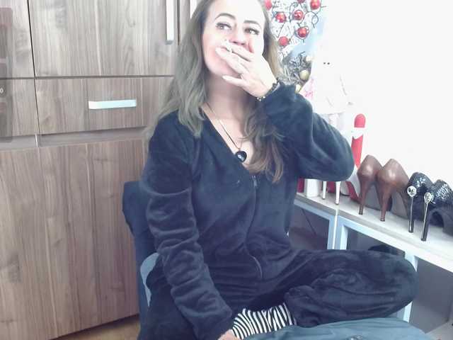 MAGHENTA's BongaCams show and profile