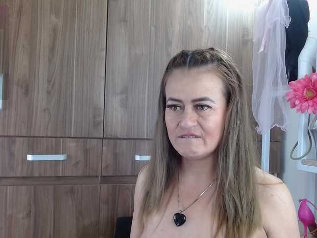 MAGHENTA's BongaCams show and profile