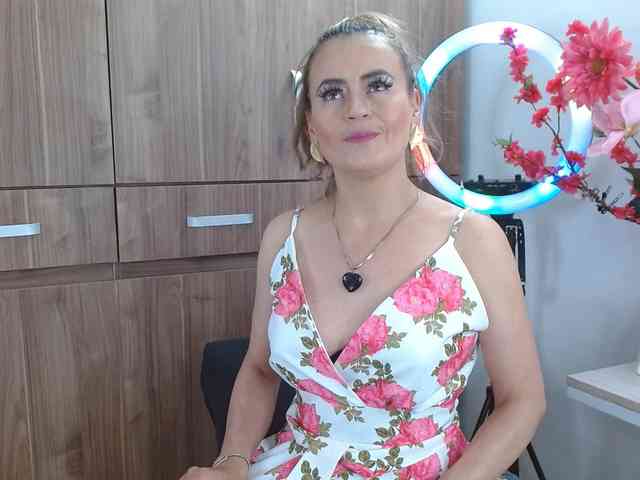 MAGHENTA MAGHENTA