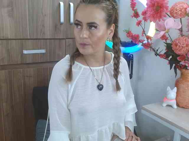 MAGHENTA MAGHENTA