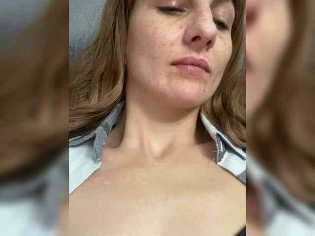 Laroshka Live Webcam on BongaCams