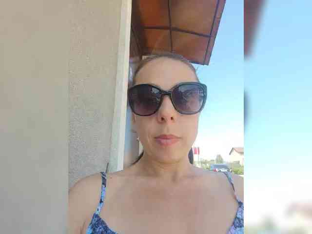 SENORITA_ webcam