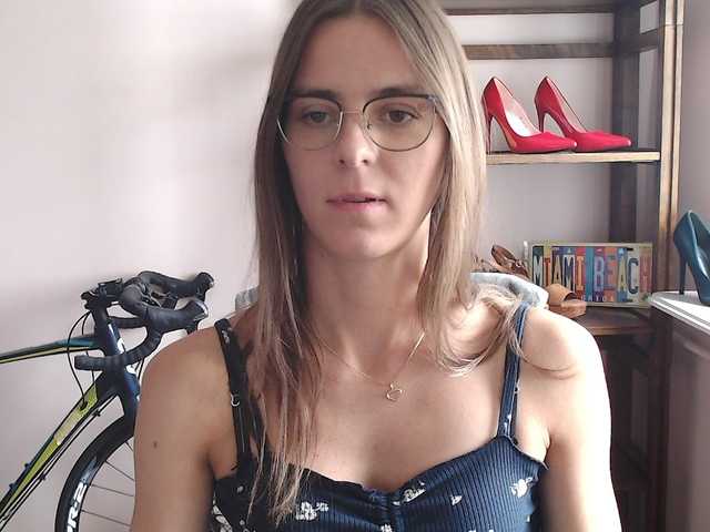 MegiKiss's BongaCams show and profile