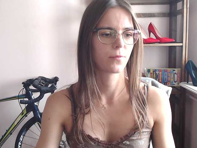 MegiKiss's BongaCams show and profile