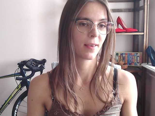MegiKiss's BongaCams show and profile