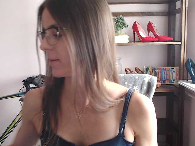 MegiKiss's BongaCams show and profile