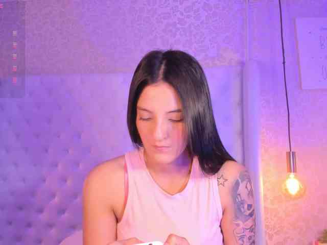 EmilyVahos webcam