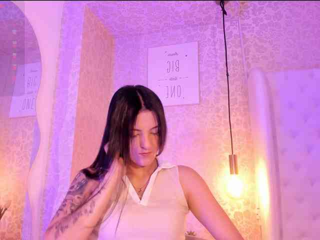 EmilyVahos webcam
