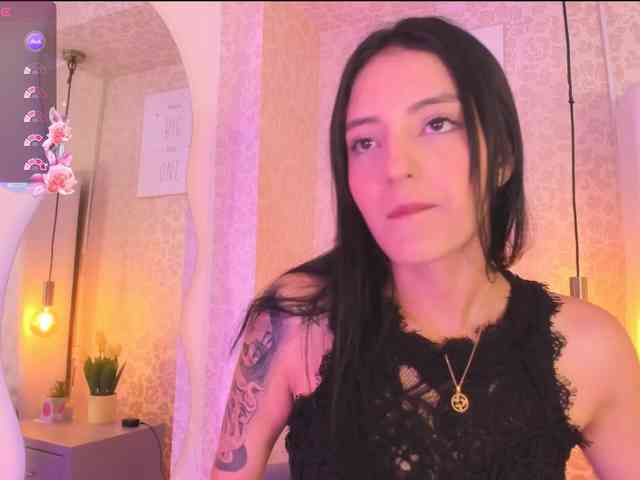 EmilyVahos webcam