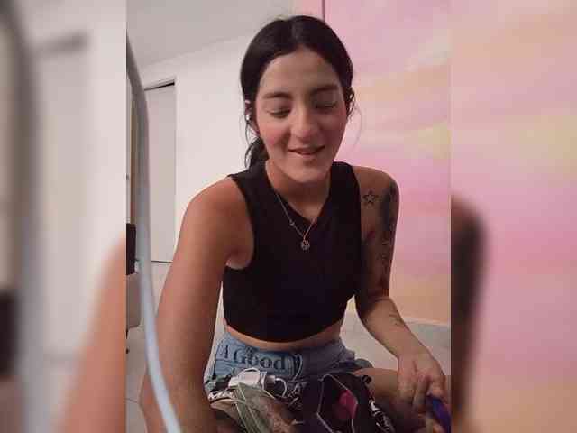 EmilyVahos webcam