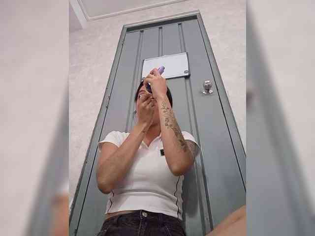 EmilyVahos webcam