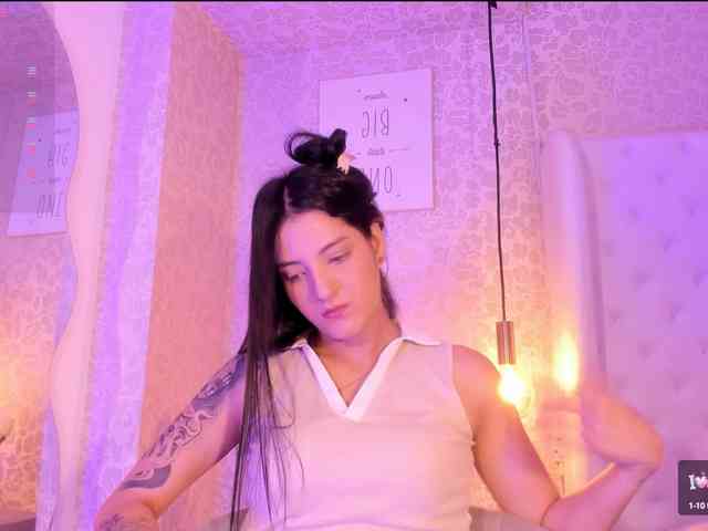 EmilyVahos webcam