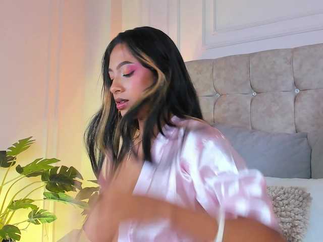 le modèle JasmineRoss est en webcam porno dans un show sur le site bongacams, il possède les tags suivants: Latino/Hispanic,Brunette,Shaved