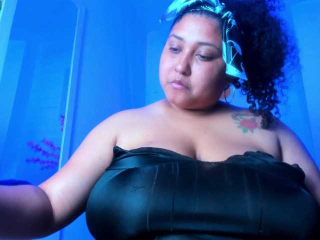 le modèle Ayliinn est en webcam porno dans un show sur le site bongacams, il possède les tags suivants: Latino/Hispanic,Brunette,Shaved