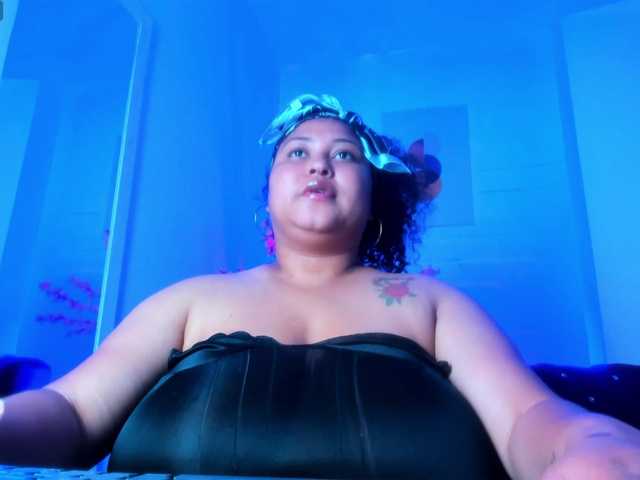 le modèle Ayliinn est en webcam porno dans un show sur le site bongacams, il possède les tags suivants: Latino/Hispanic,Brunette,Shaved