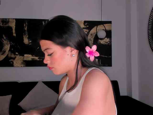 NiaMiller webcam