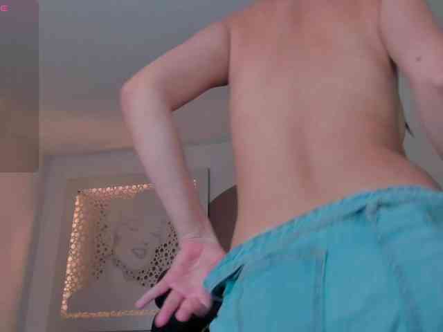 NiaMiller webcam