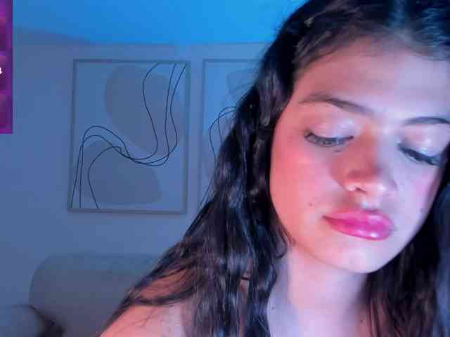 NiaMiller webcam