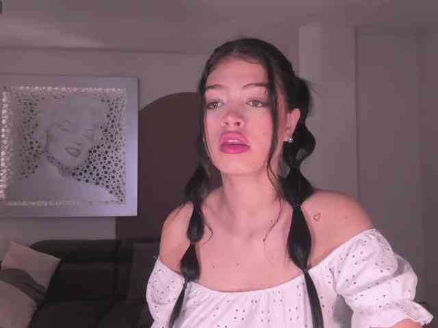 NiaMiller webcam