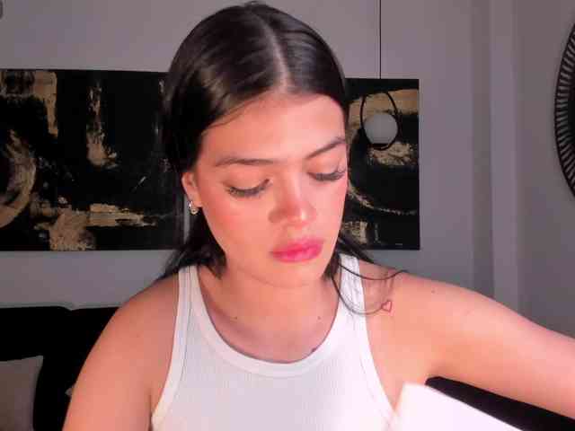 NiaMiller webcam