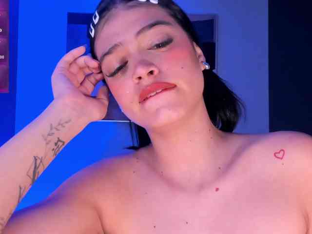 NiaMiller webcam