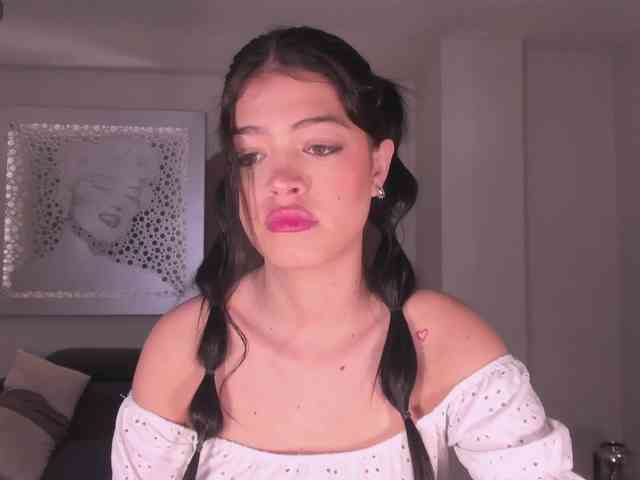 NiaMiller webcam