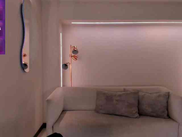 NiaMiller webcam
