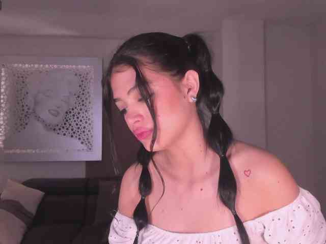 NiaMiller webcam