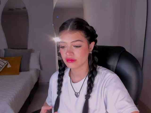 NiaMiller webcam