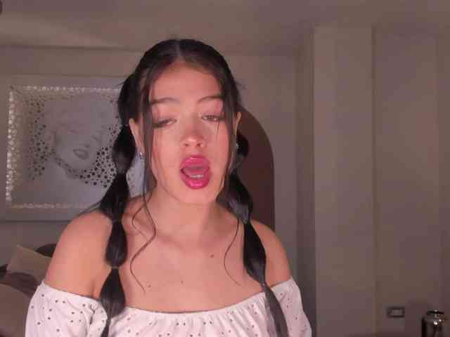 NiaMiller webcam