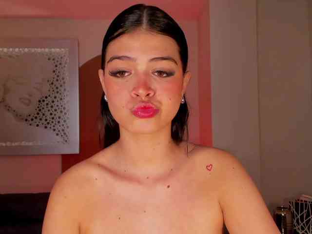 NiaMiller webcam