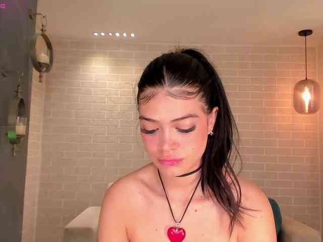 NiaMiller webcam