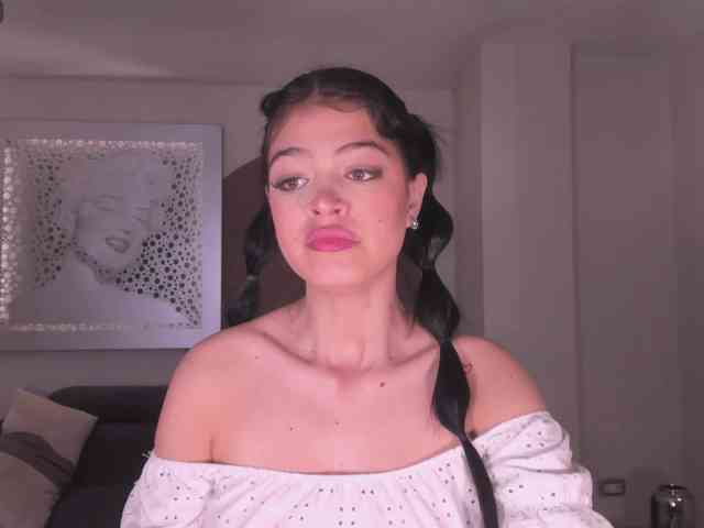 NiaMiller webcam