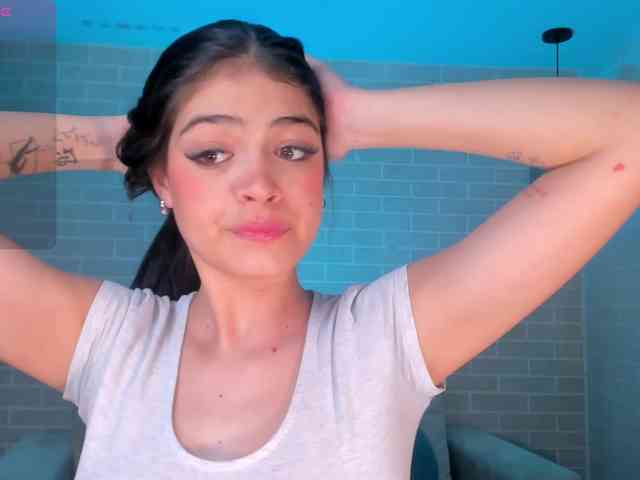 NiaMiller webcam