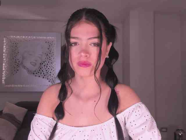 NiaMiller webcam