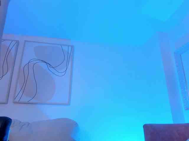NiaMiller webcam