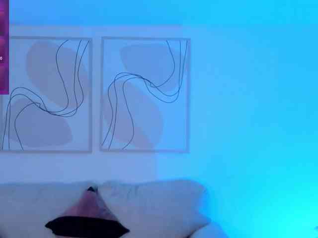 NiaMiller webcam