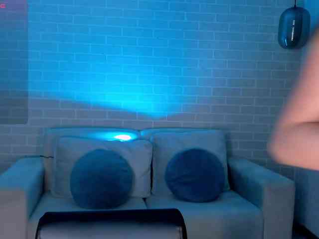 NiaMiller webcam