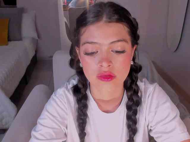 NiaMiller webcam