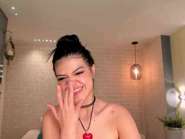 NiaMiller webcam