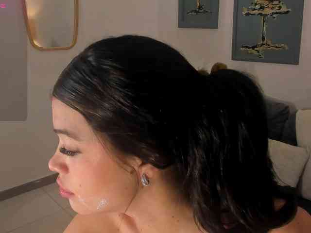 NiaMiller webcam