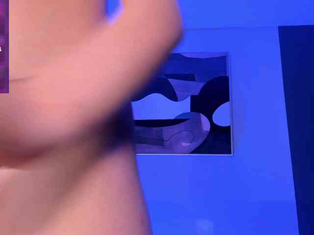 NiaMiller webcam