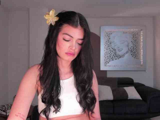 NiaMiller webcam