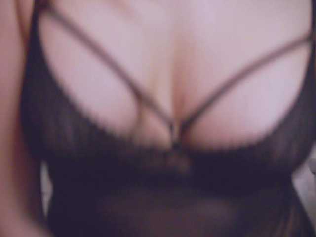 LOVEIS-'s BongaCams show and profile