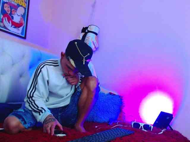 strongerboyx Live Webcam on BongaCams