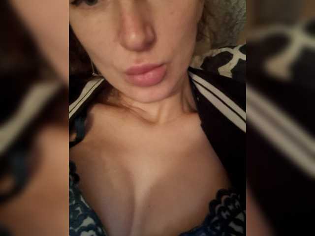 Profile and Statistics for Kira19991999 on BongaCams