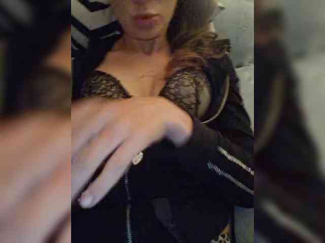 Kira19991999 webcam