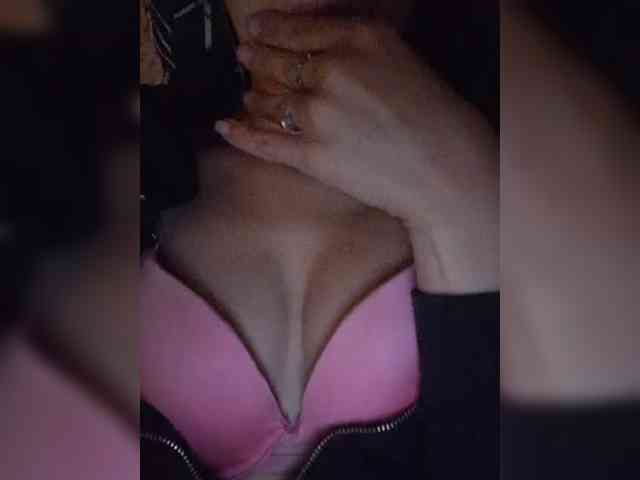 Kira19991999 webcam