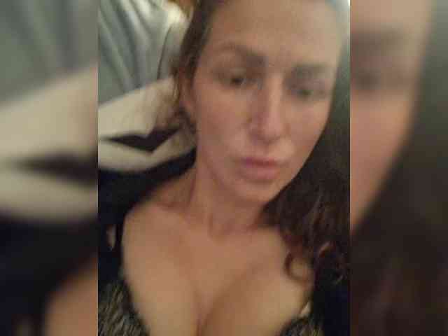 Kira19991999 webcam