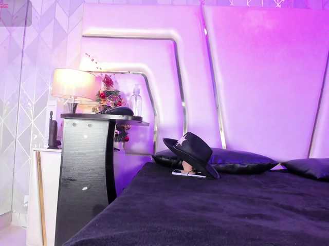 AnahisBennett's BongaCams show and profile